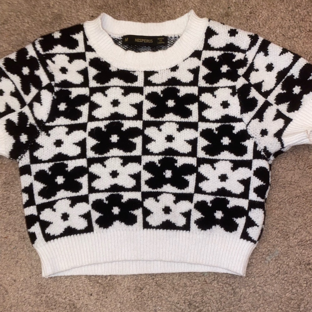 Black and white cropped shirt